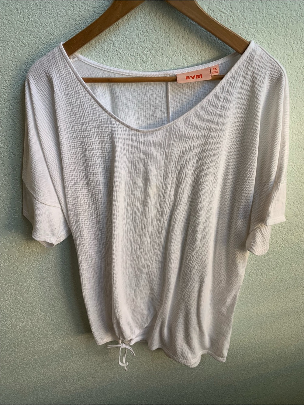 EVRI Cream Short Sleeve Scoop Neck Tie-Hem Top